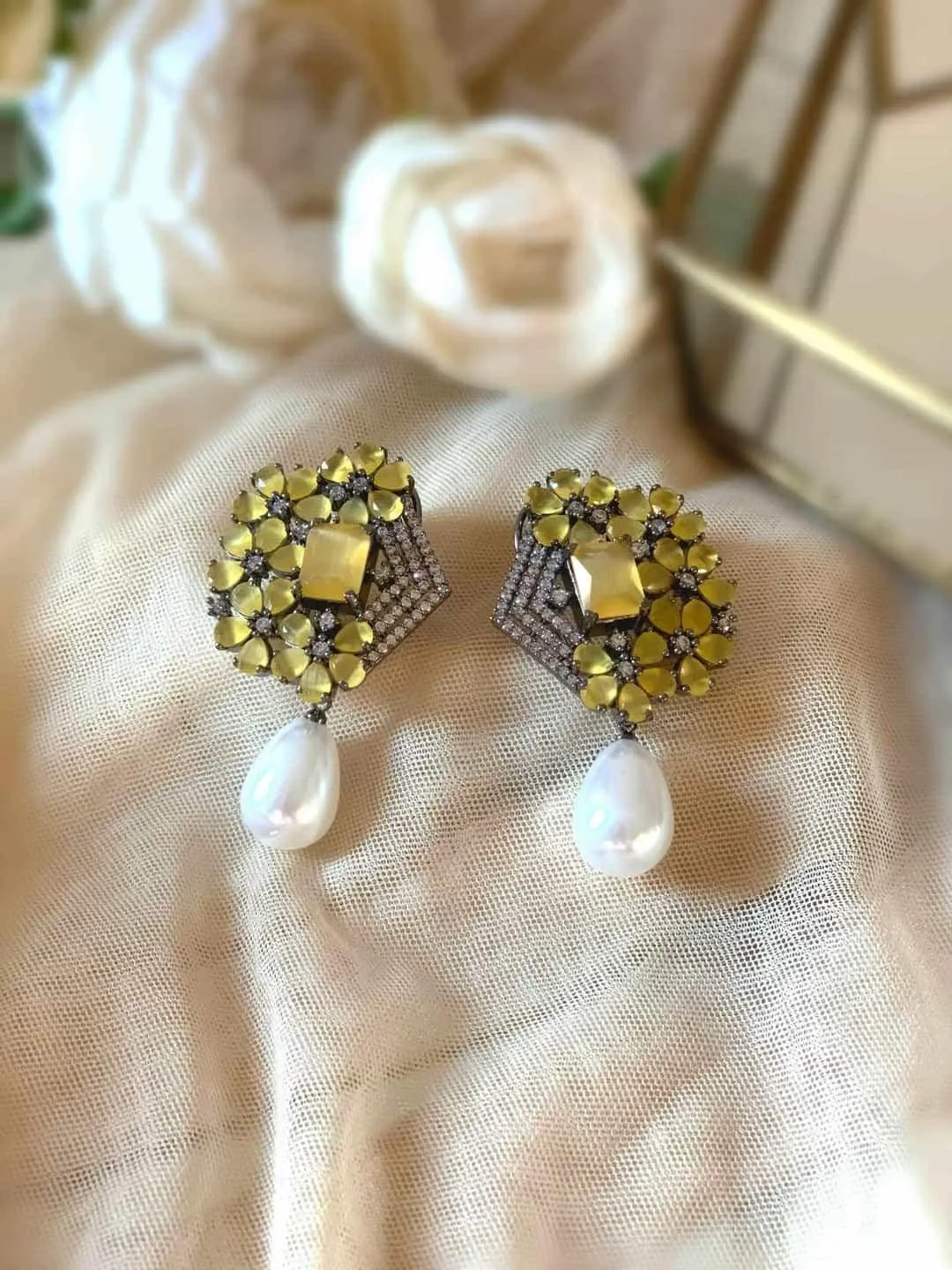Crystal Pearl Harmony Earring