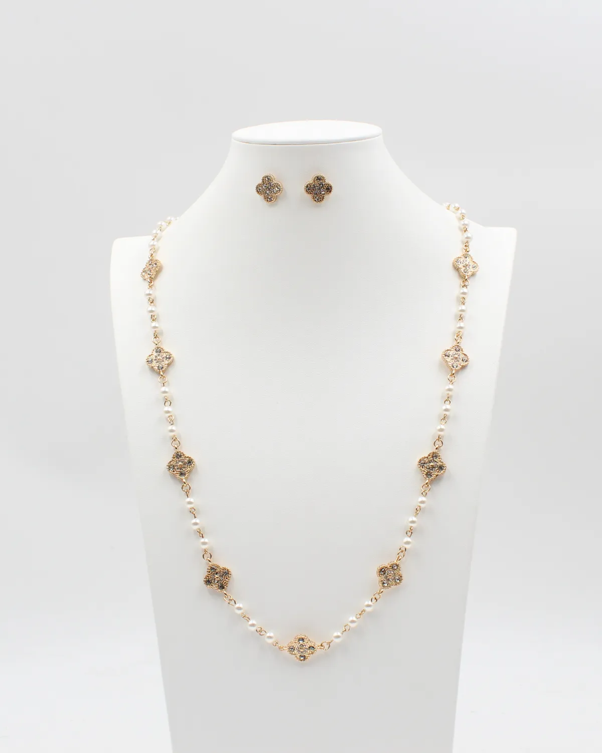 Elongated Clover Pearl Beaded Necklace
