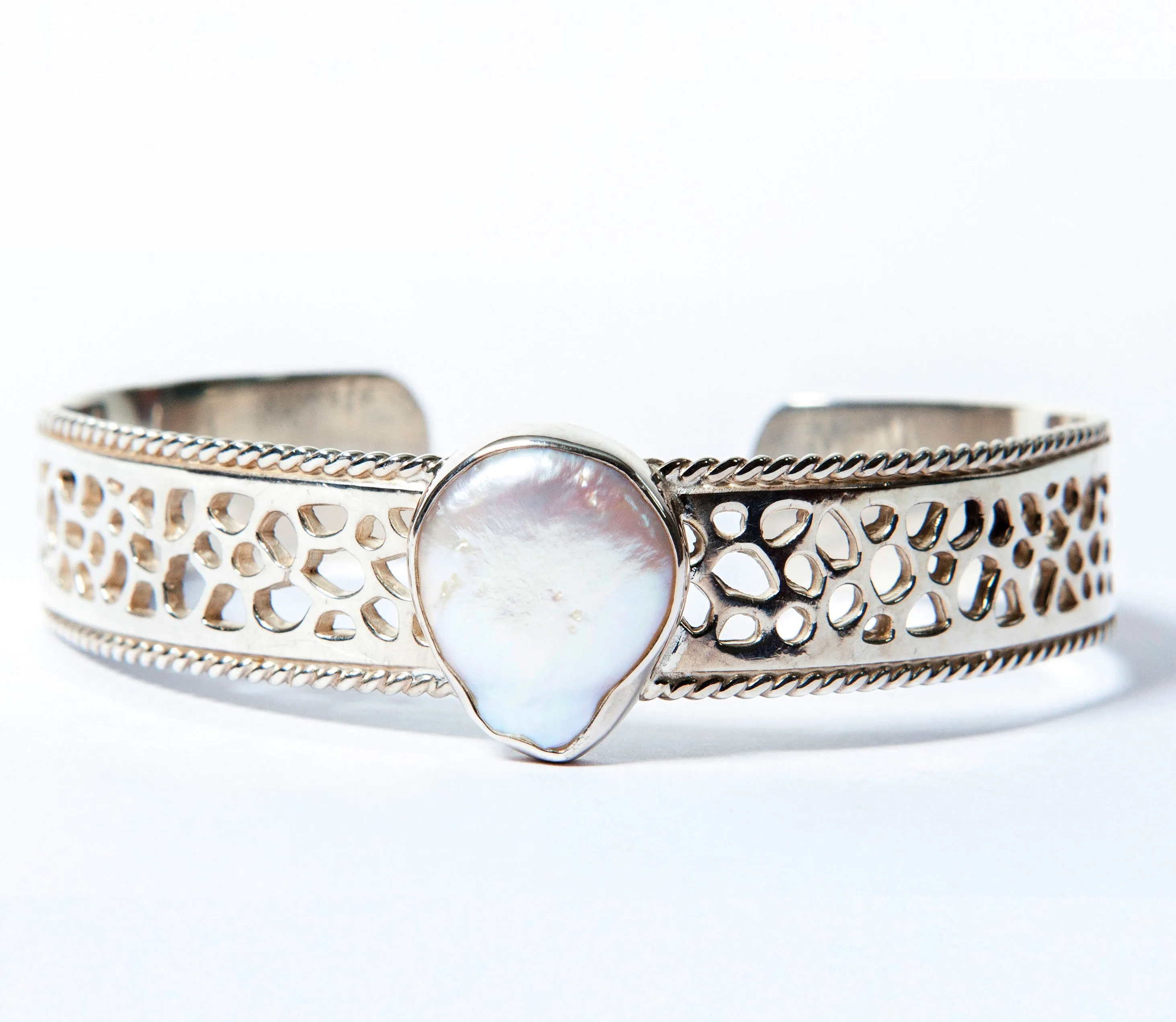 Labyrinth Keshi Pearl Silver Coral Bracelet