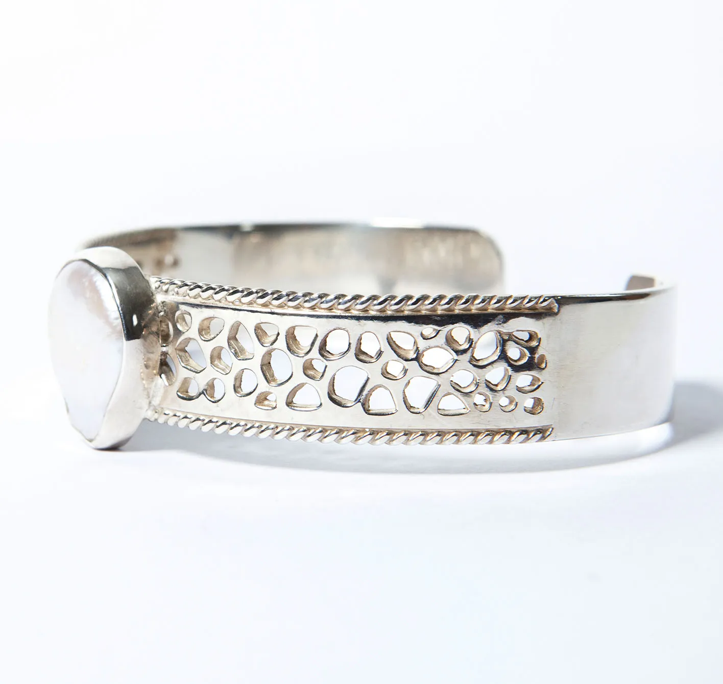 Labyrinth Keshi Pearl Silver Coral Bracelet