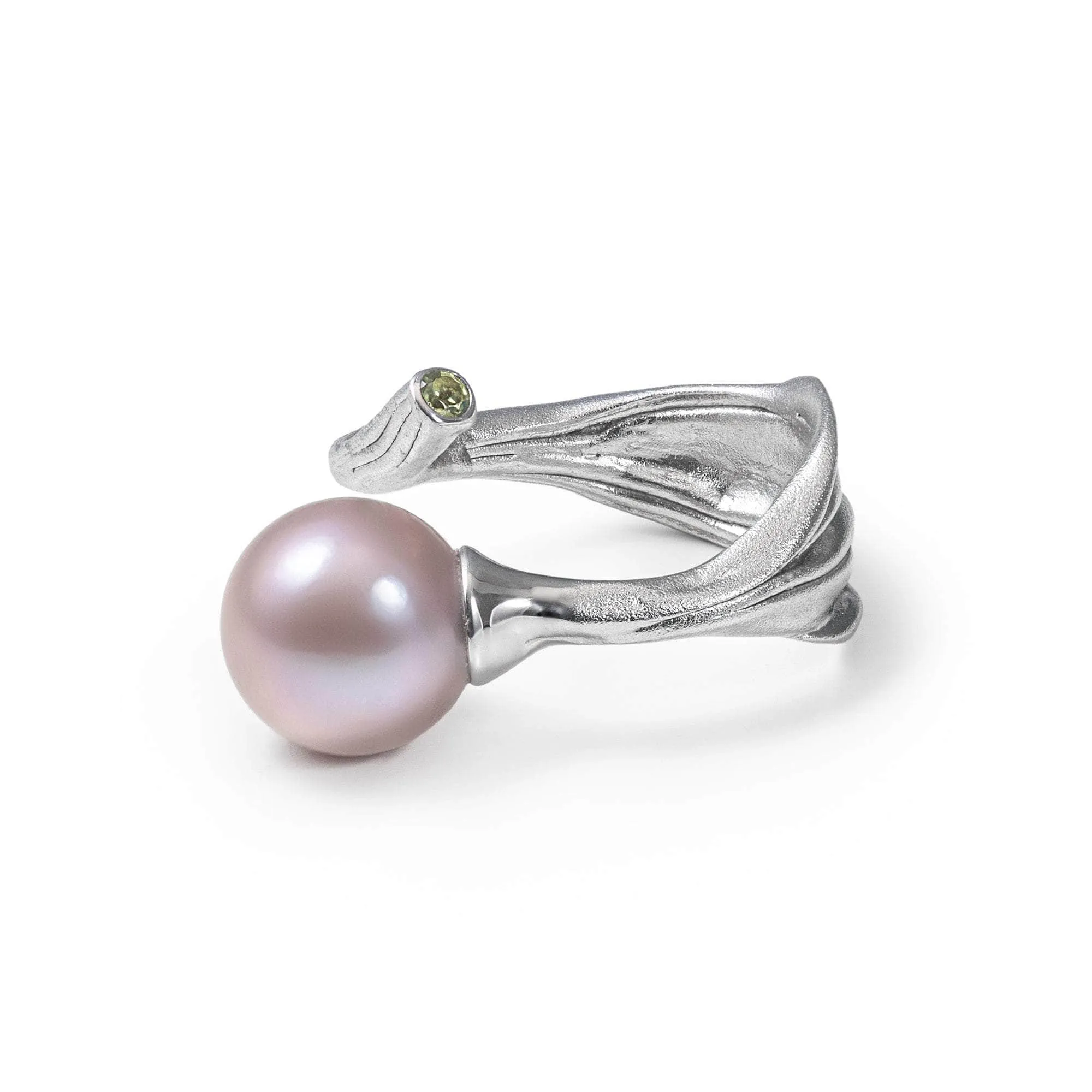 Nerix Purple Pearl and Peridot Ring (White Rhodium)