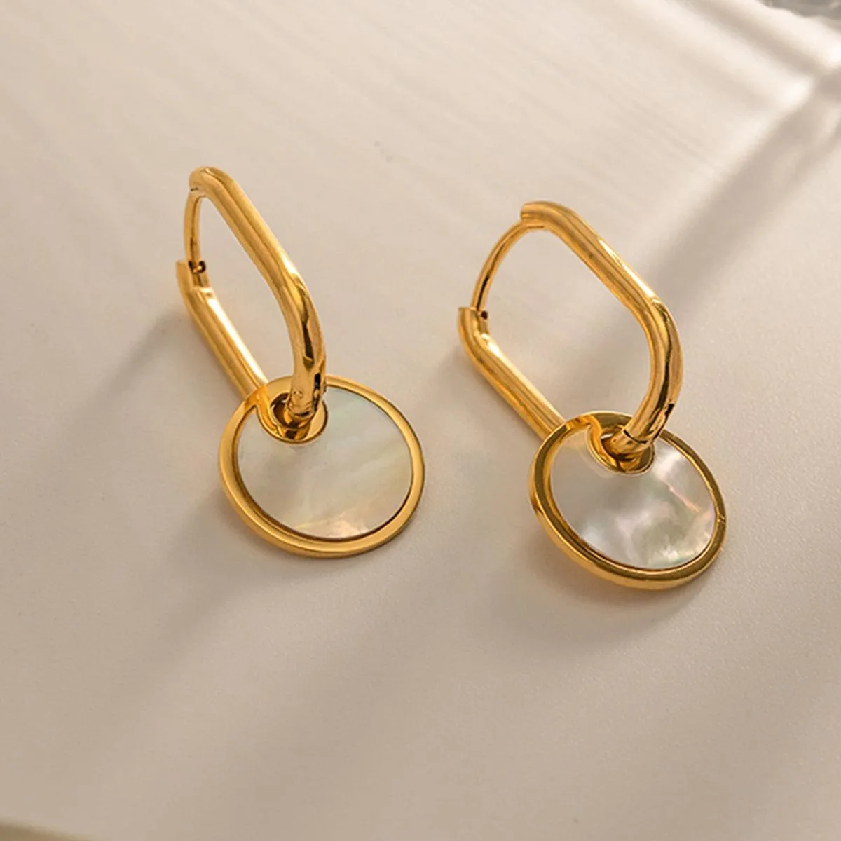 Shell Round Hanging Hoop Earring