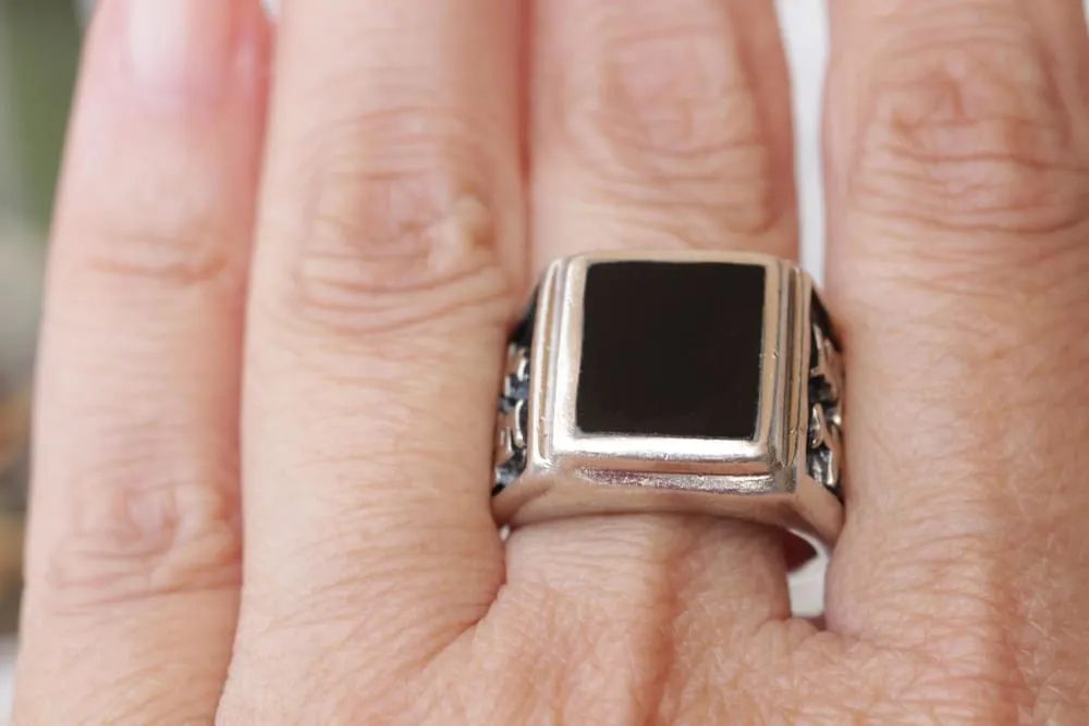 STATEMENT ONYX RING