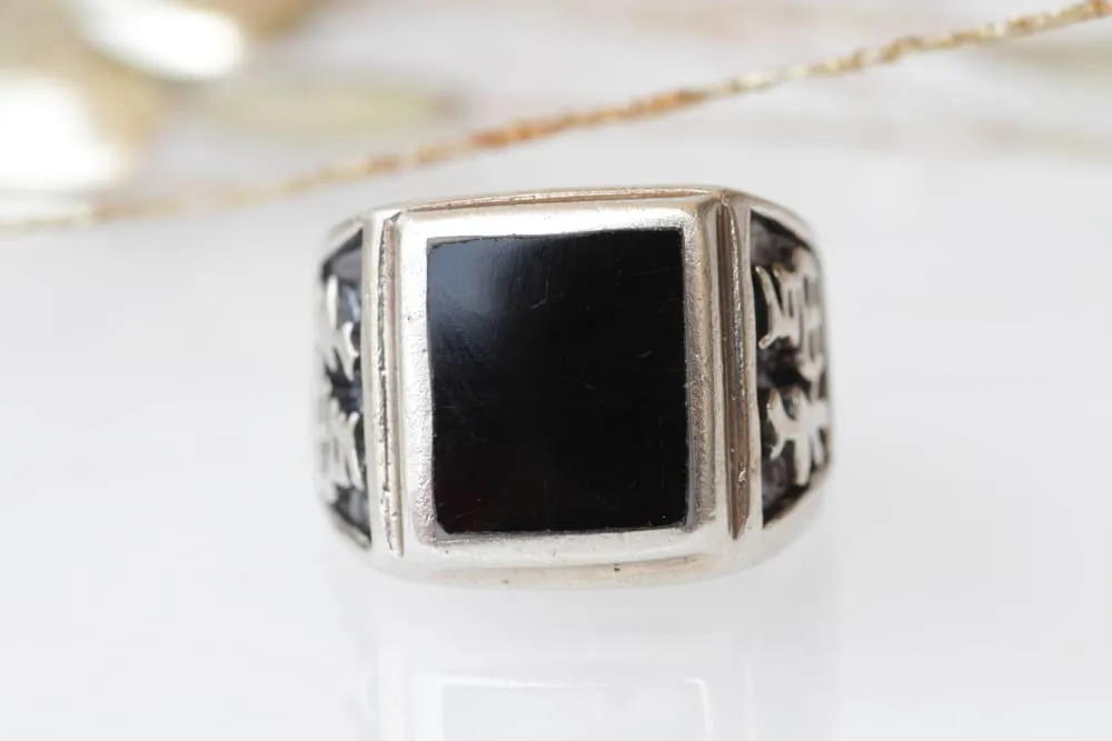 STATEMENT ONYX RING