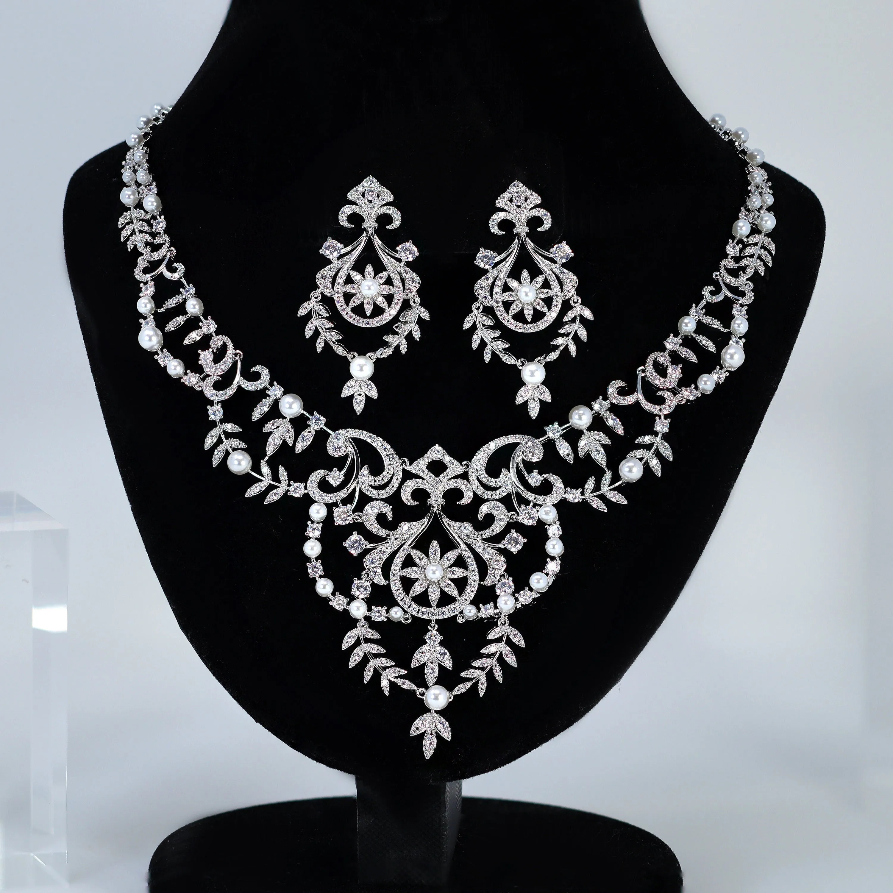 Swarovski Crystal Shimmering Chandelier Diamond/Crystal Necklace Set, Bridal Necklace Set, Faux Pearl Bridal Jewelry, Statement Necklace