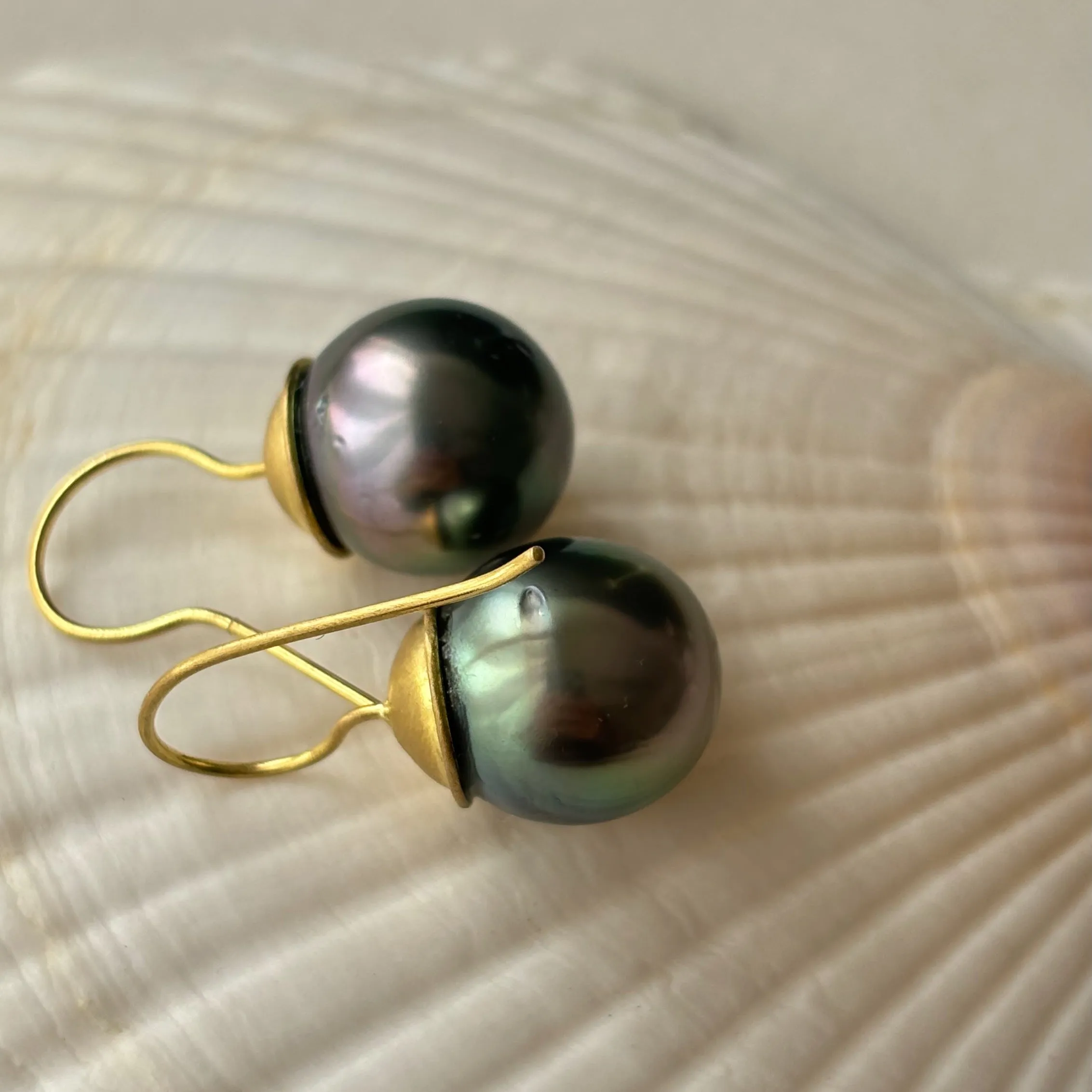 the "for every occasion" Tahitian pearl earrings