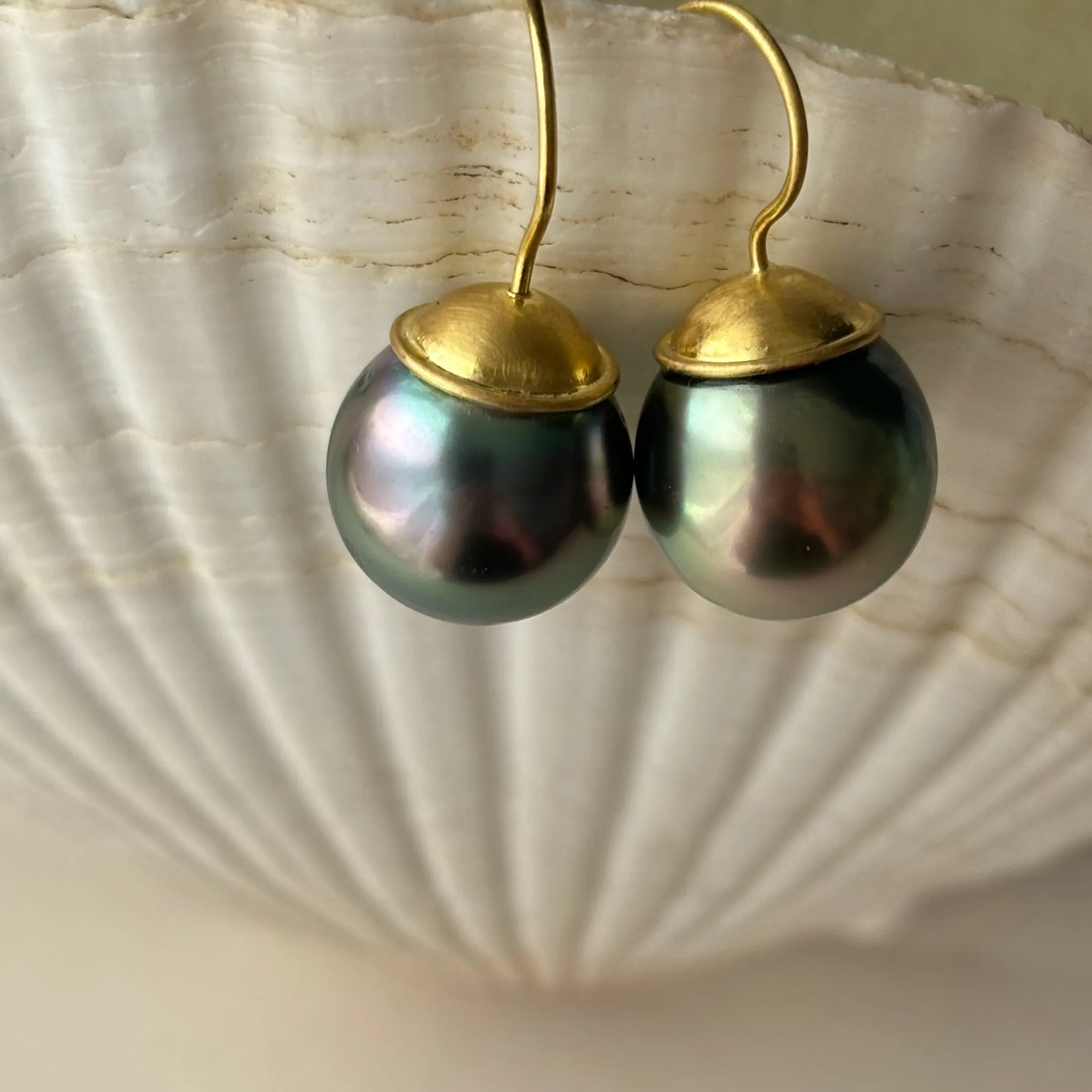 the "for every occasion" Tahitian pearl earrings