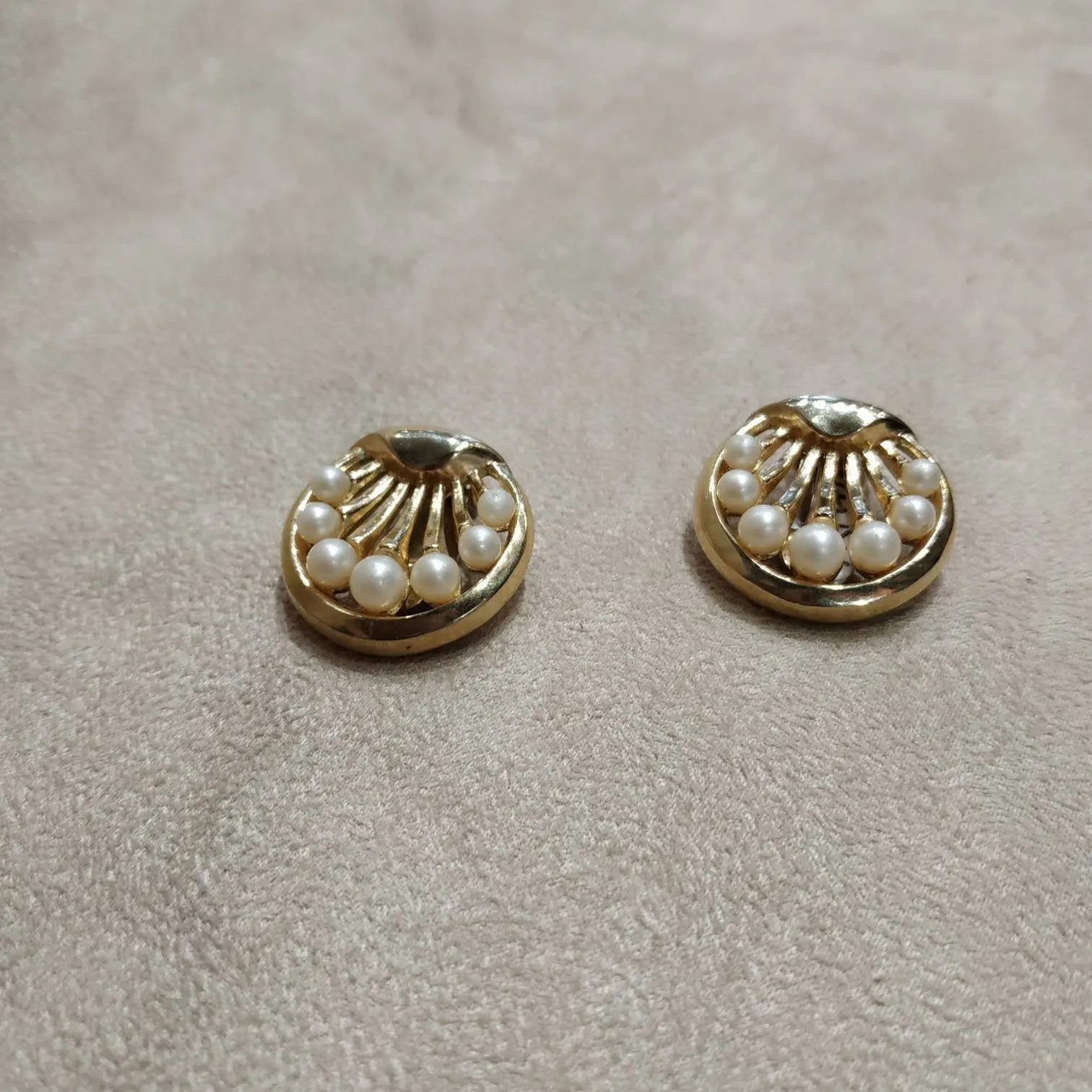 Trifari Vintage Pearl Earrings Clip On  Gold