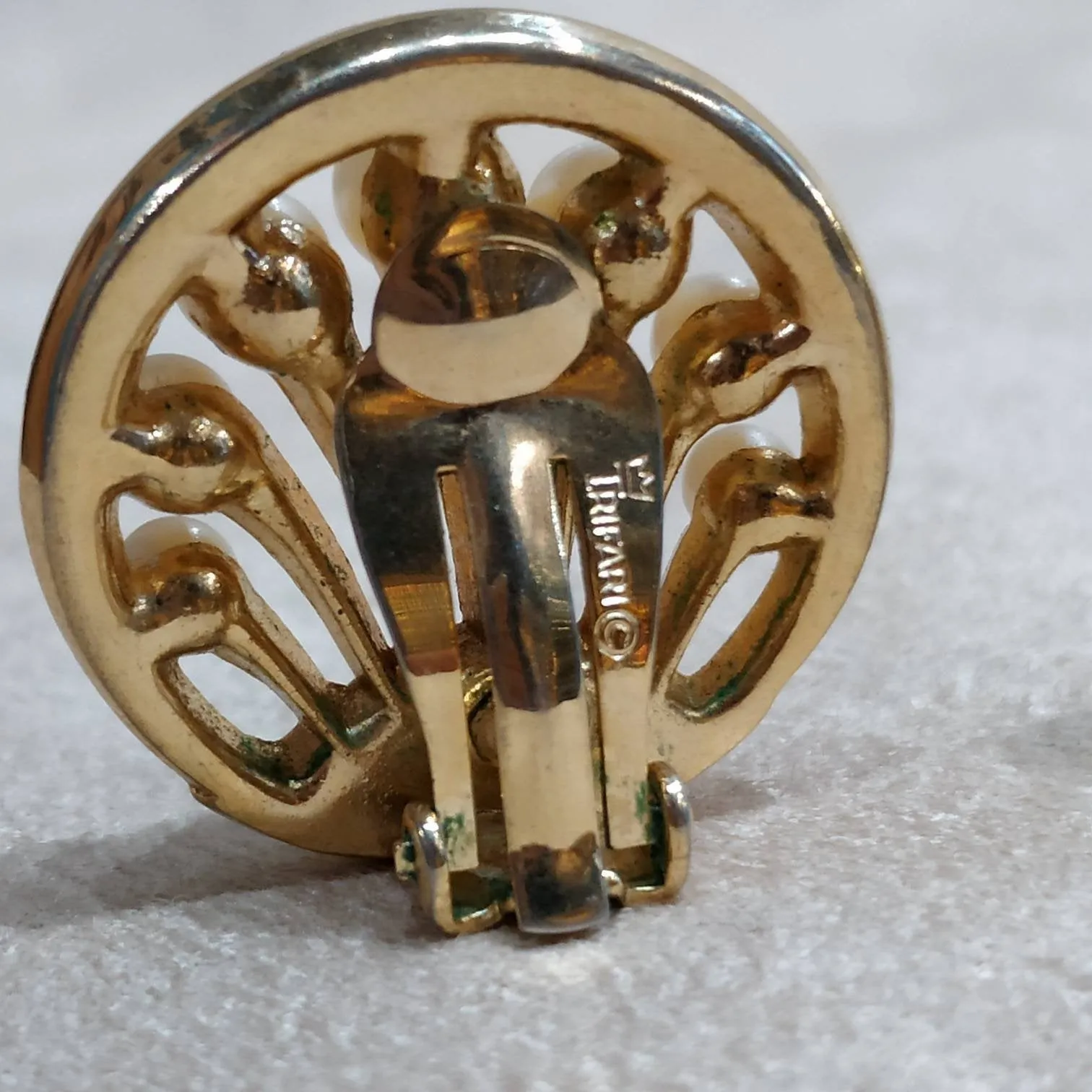 Trifari Vintage Pearl Earrings Clip On  Gold