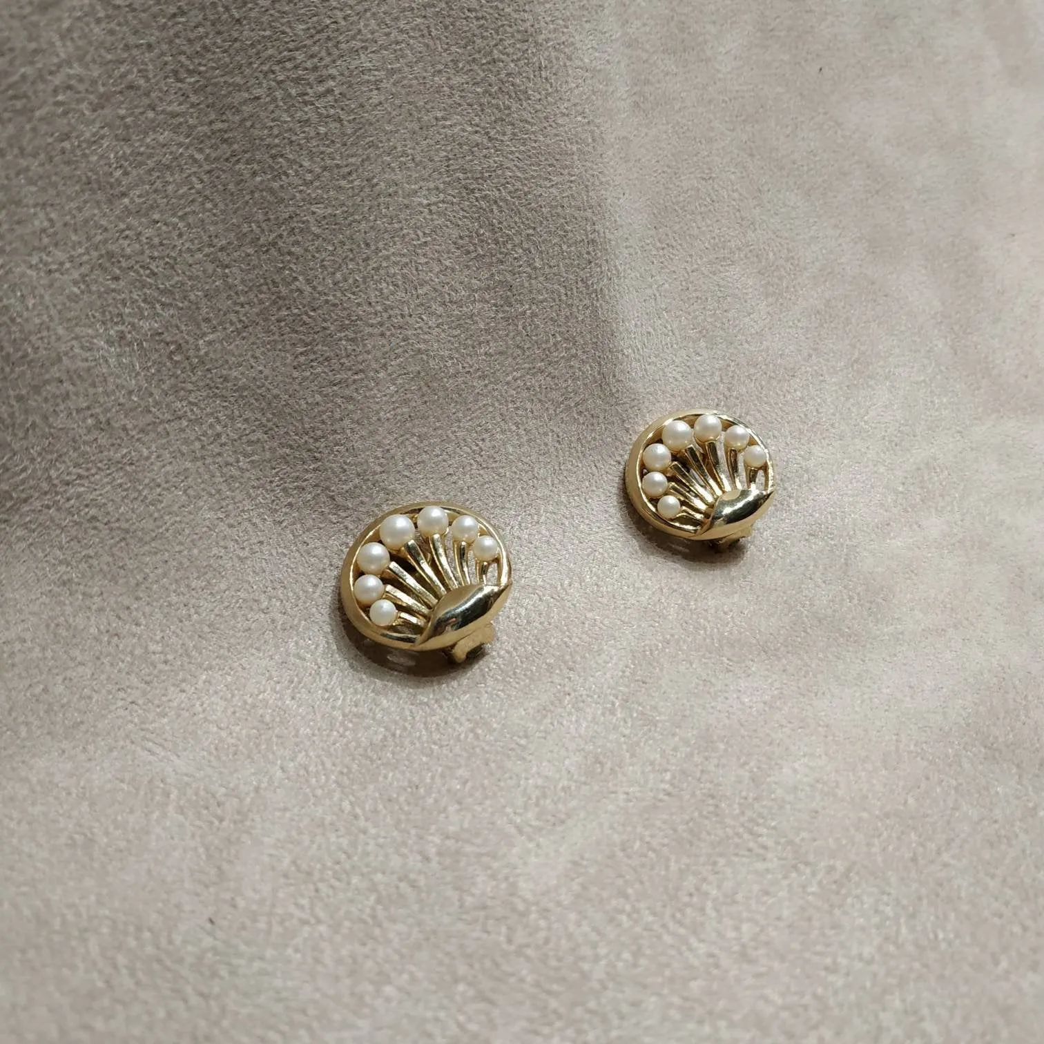 Trifari Vintage Pearl Earrings Clip On  Gold