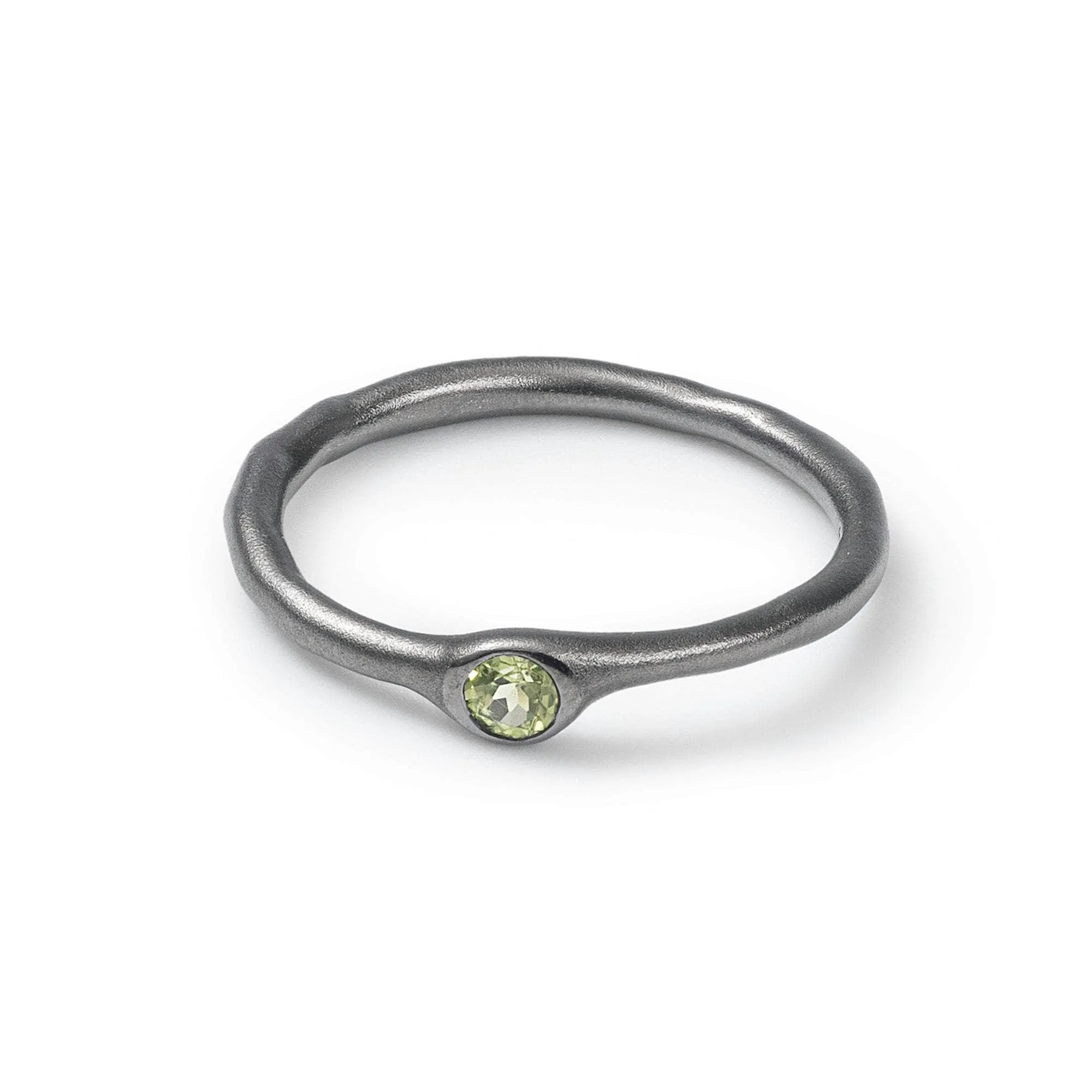 Vihrea Peridot Ring