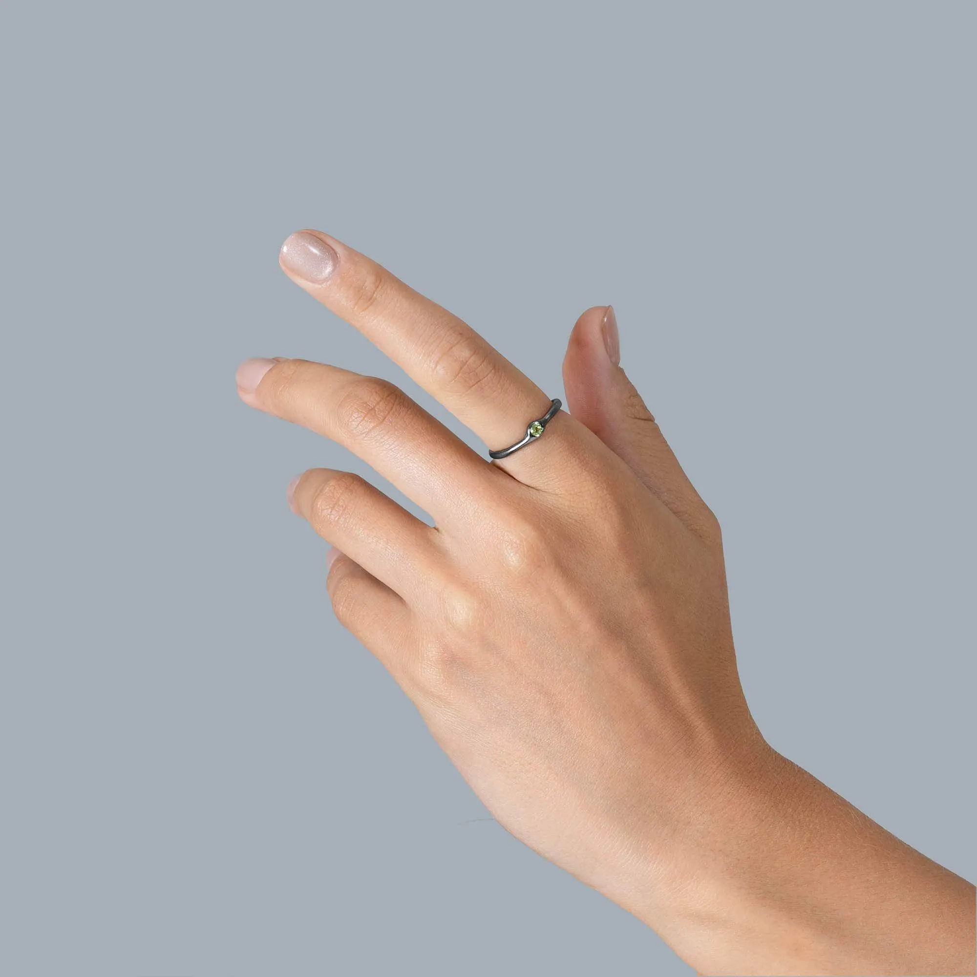 Vihrea Peridot Ring