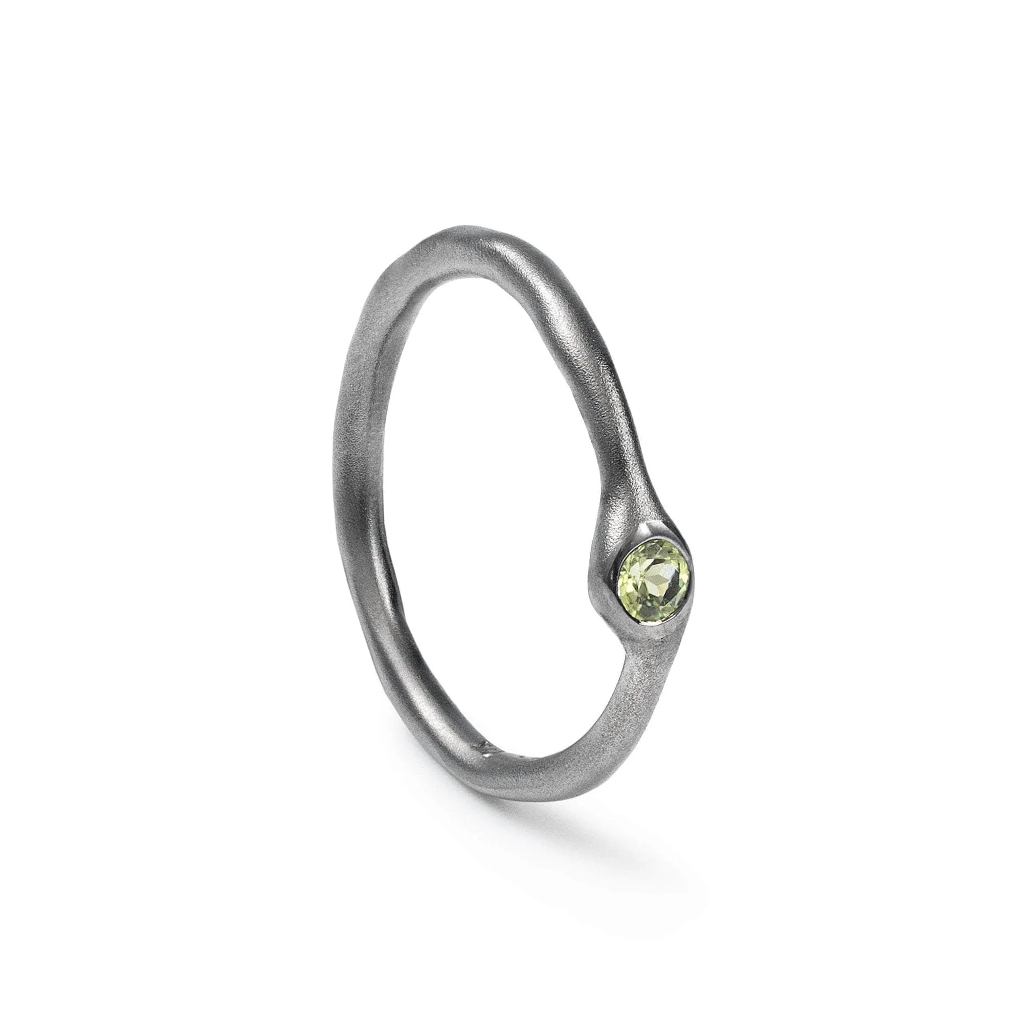Vihrea Peridot Ring